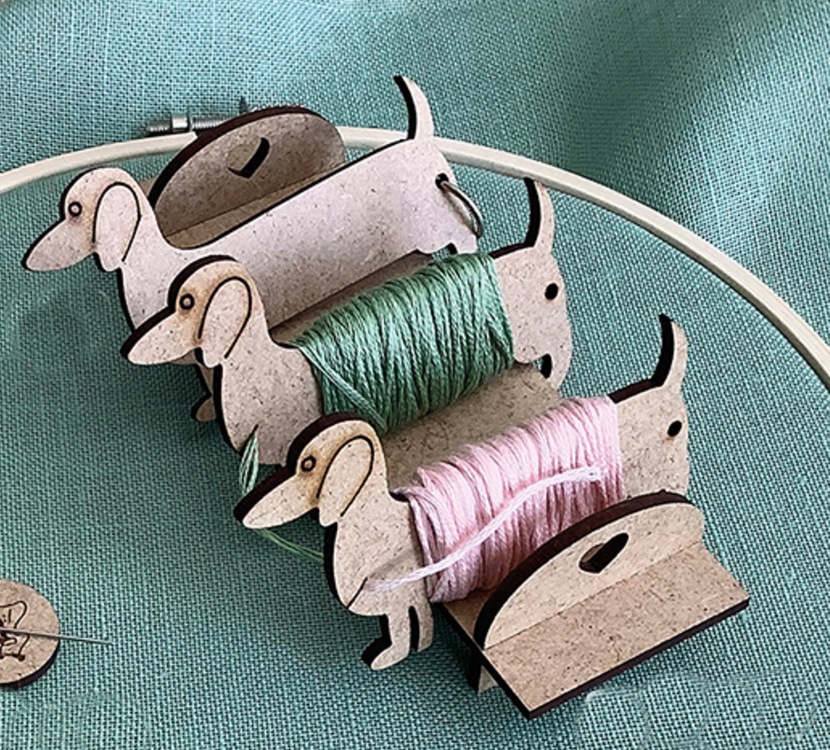 Embroidery floss bobbins  - Dachshund (view 2)